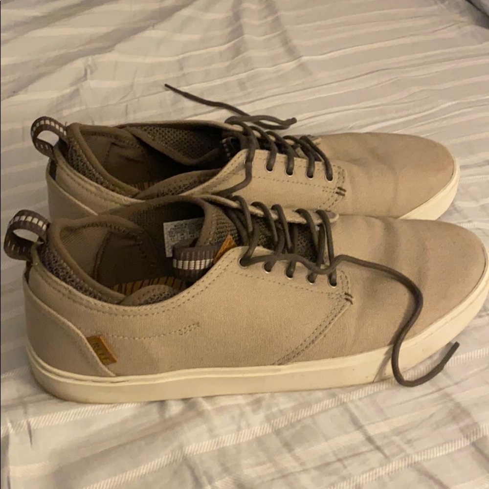 Reef Sneakers Size 11